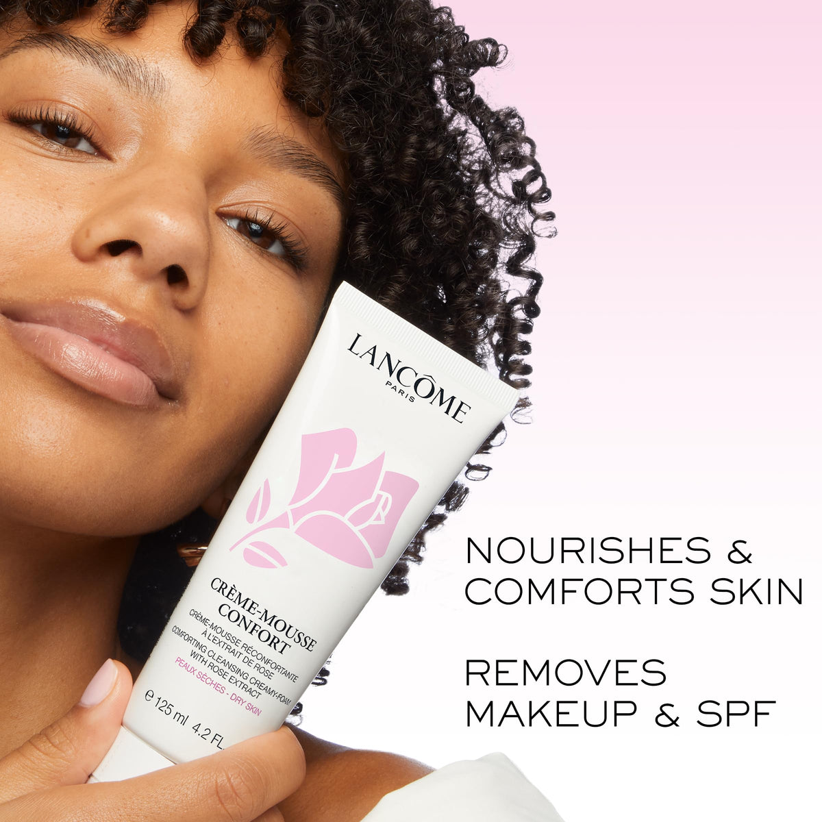 Lancôme foamy lather in hand demonstrating gentle makeup removal