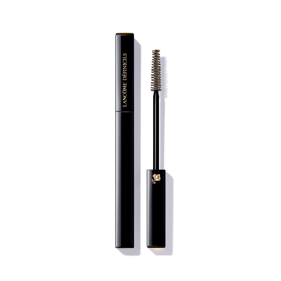 Lancôme Définicils front packaging showing deep brown tube and logo, clear brand presentation and benefit