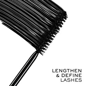 Lancôme Définicils wand close-up displaying slim brush for precise lash separation and lengthening