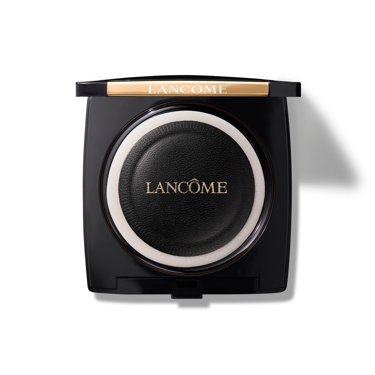 Lancôme powder texture close-up showing creamy finish for blendable coverage