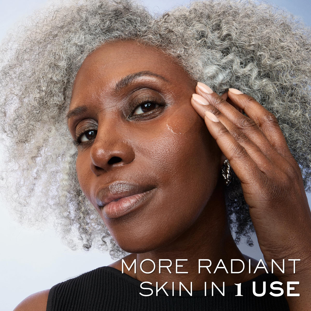 Lancôme applying serum to hand illustrating fast absorption and instantly hydrated skin