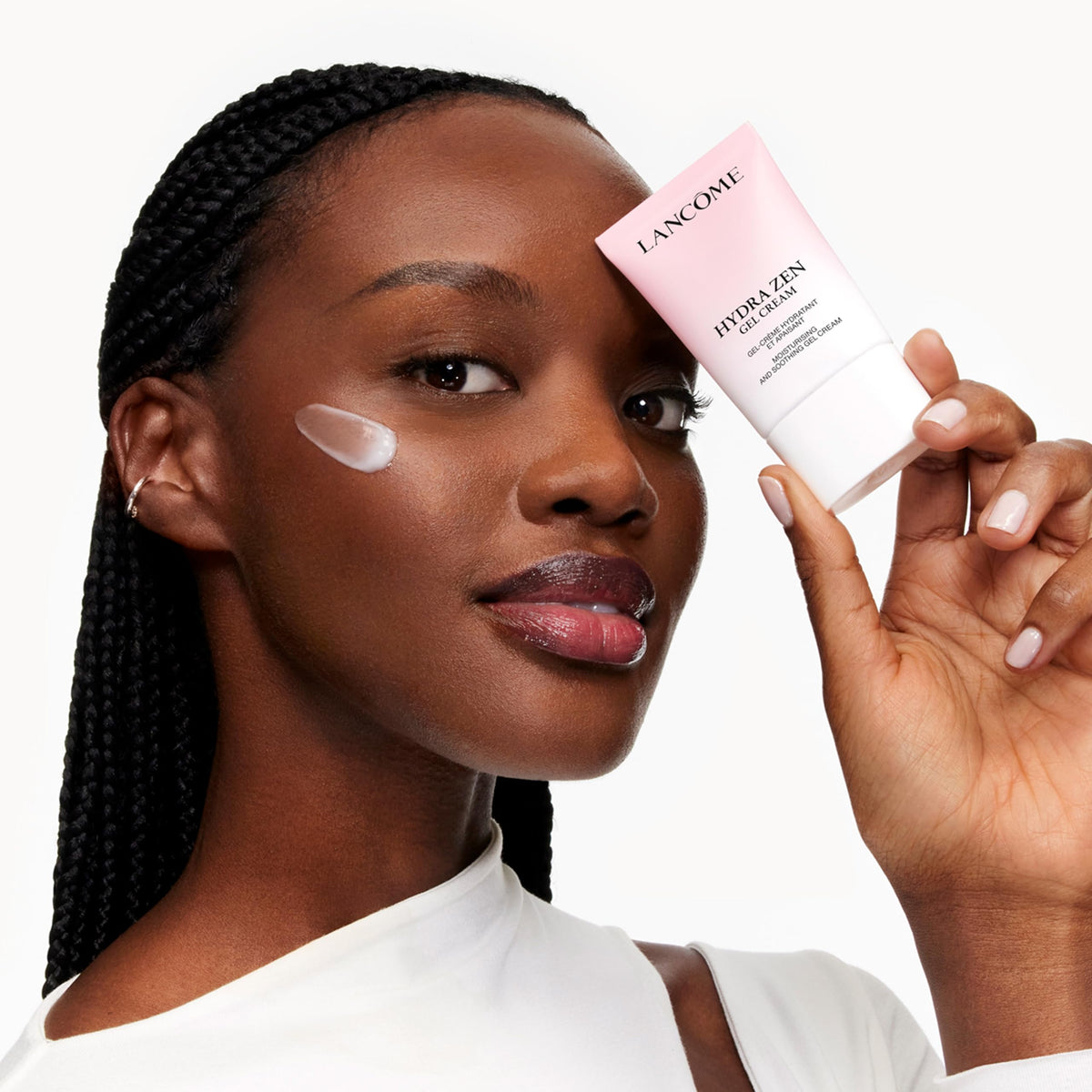Lancôme close-up of gel texture highlighting lightweight absorption