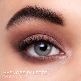 Lancôme Hypnôse fingertip applying shimmer shade to eyelid for quick, blendable payoff