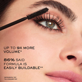 Lancôme Hypnôse being applied in hand mirror showing easy control and even coverage