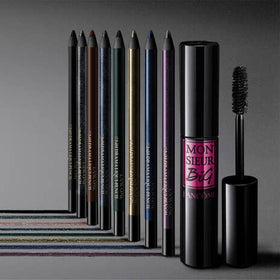 Model applying Lancôme Purple Cabaret liner showing vibrant long-lasting color for dramatic eye definition