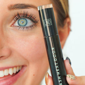 Lash Next Door close-up of brush fibers highlighting even pigment distribution and lengthening