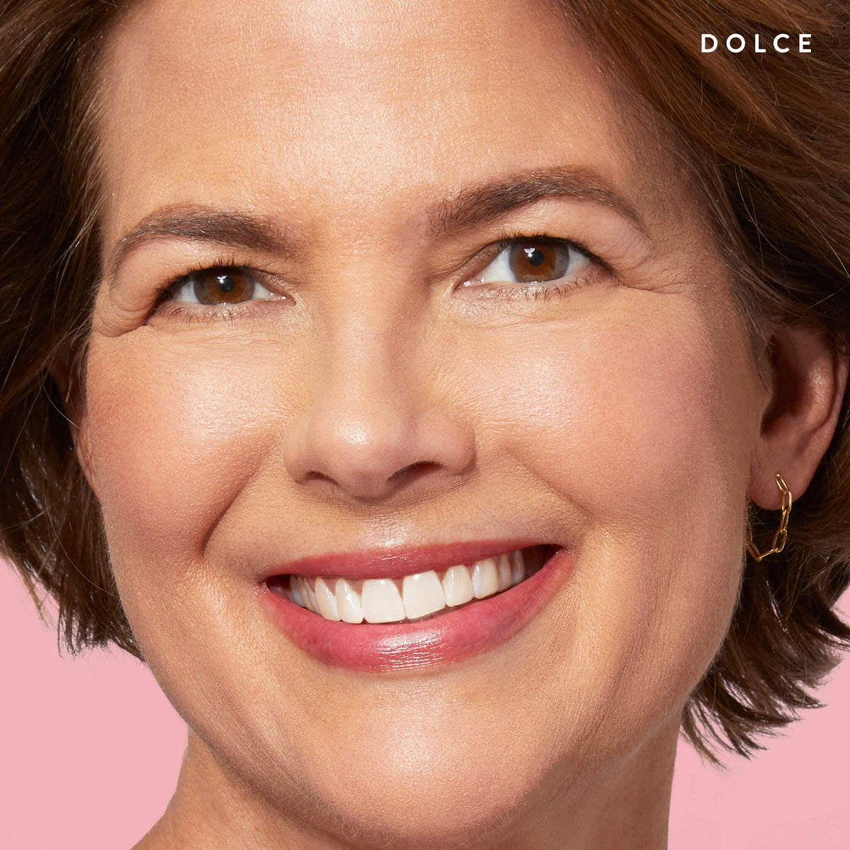LAURA GELLER NEW YORK lipstick applied on lips demonstrating wearable coral tint