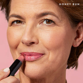LAURA GELLER NEW YORK texture swirl highlighting creamy hydrating formula benefit
