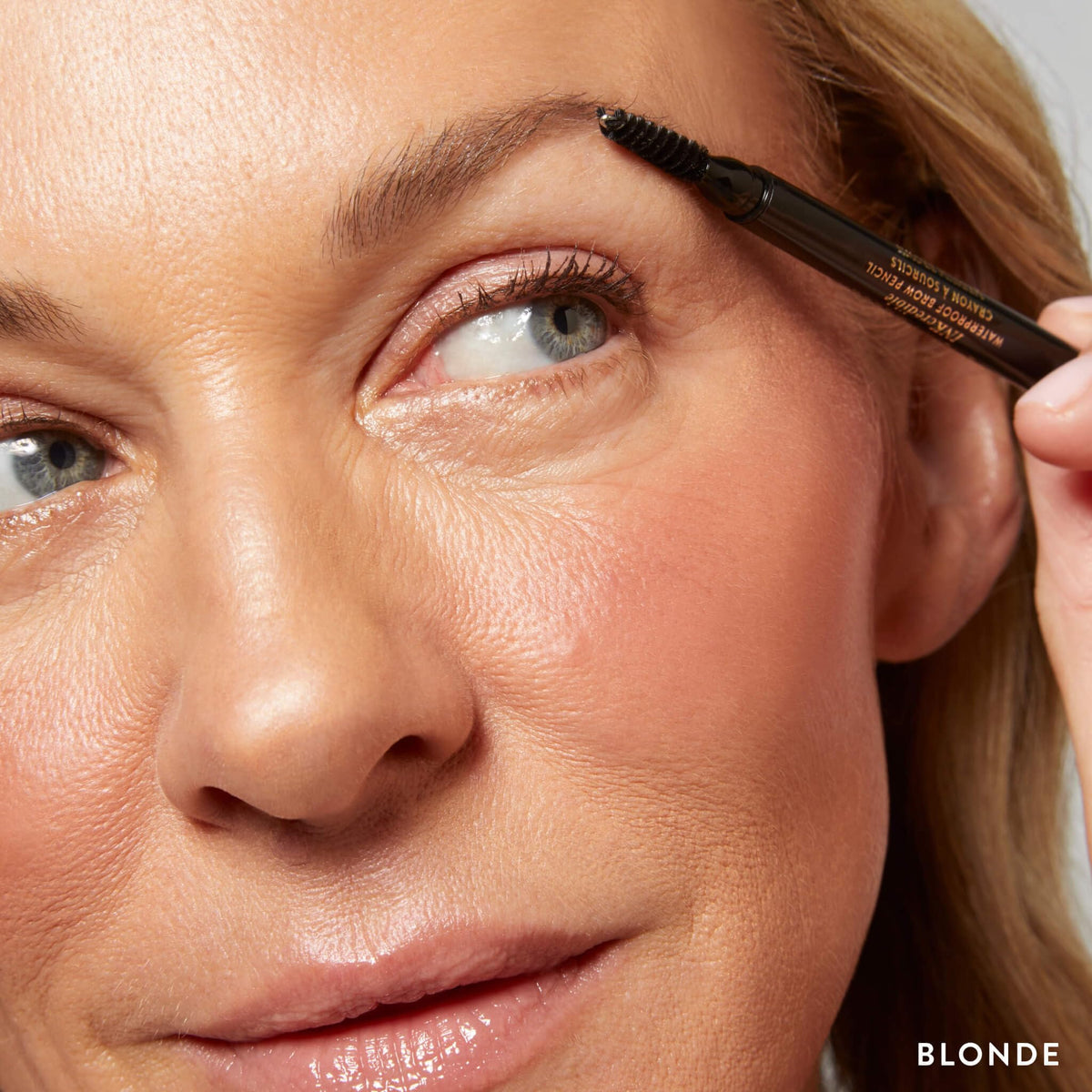 LAURA GELLER NEW YORK angled tip close-up creating precise hairlike brow strokes