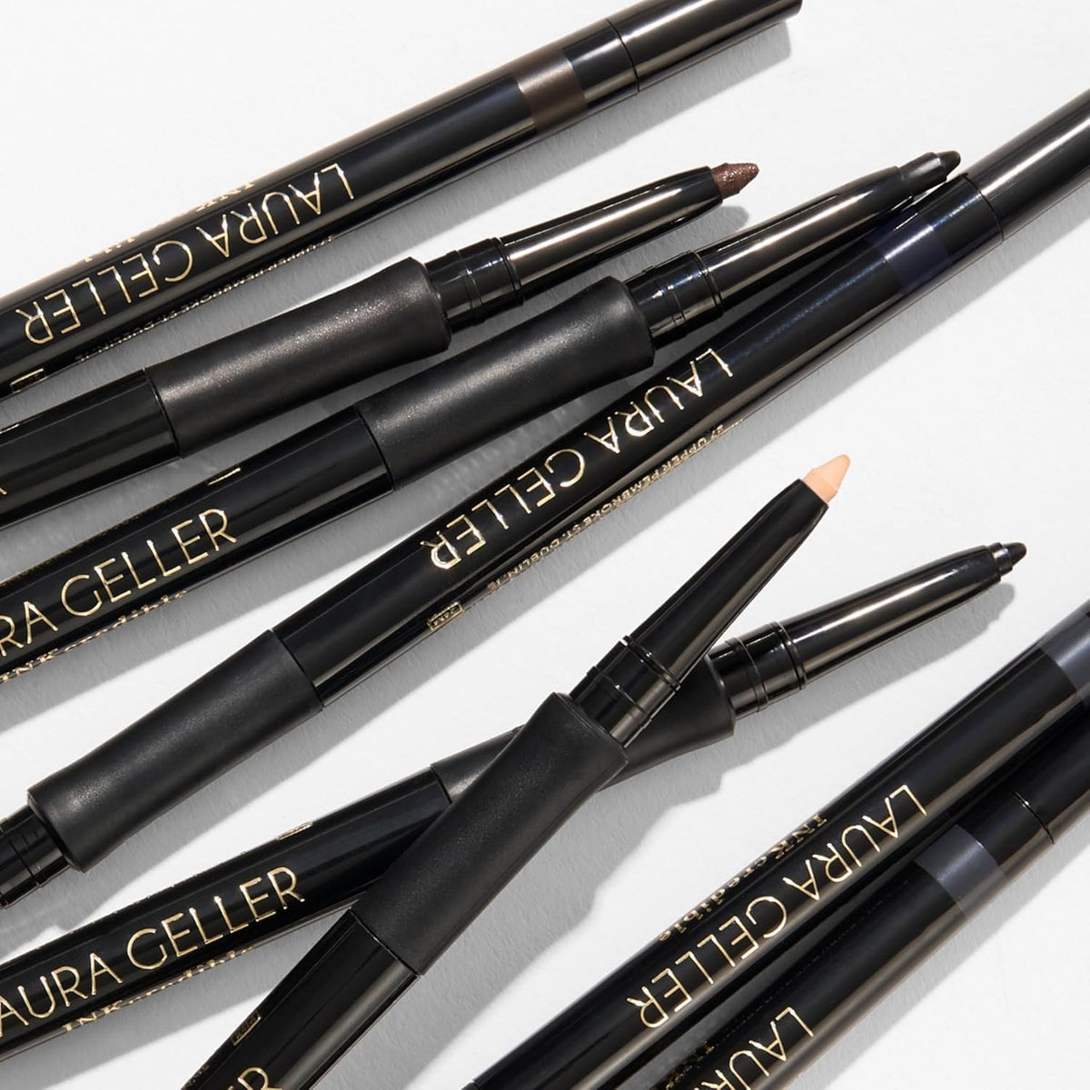 LAURA GELLER NEW YORK applied on eye demonstrating defined liner and wearable color