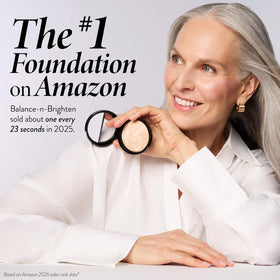 LAURA GELLER NEW YORK retractable kabuki brush protected bristles for clean application benefit