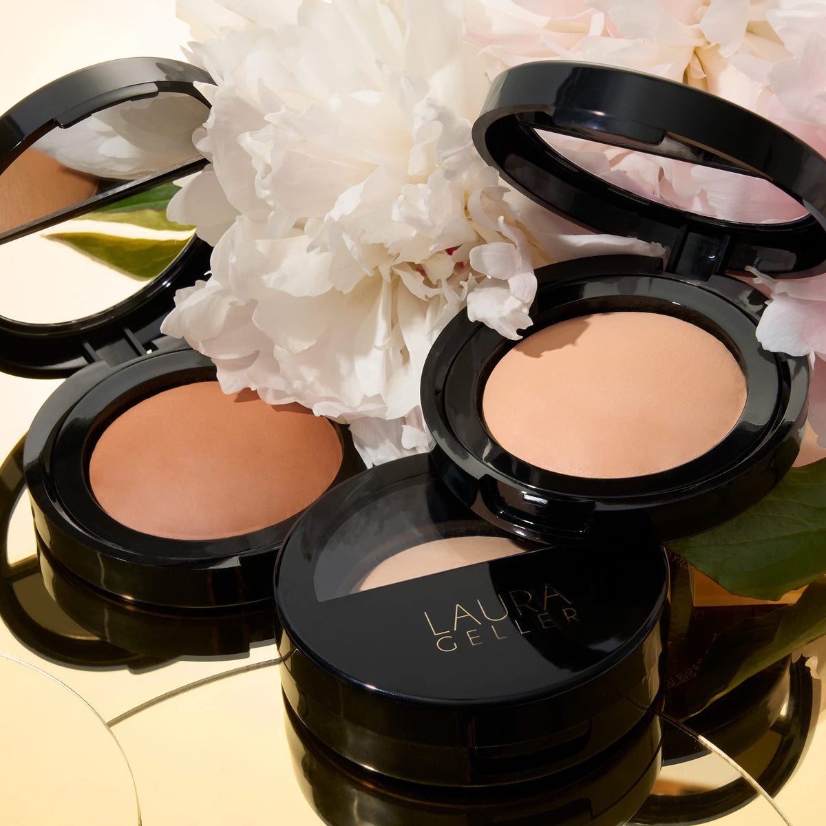 LAURA GELLER NEW YORK open compact revealing baked powder and smooth surface benefit