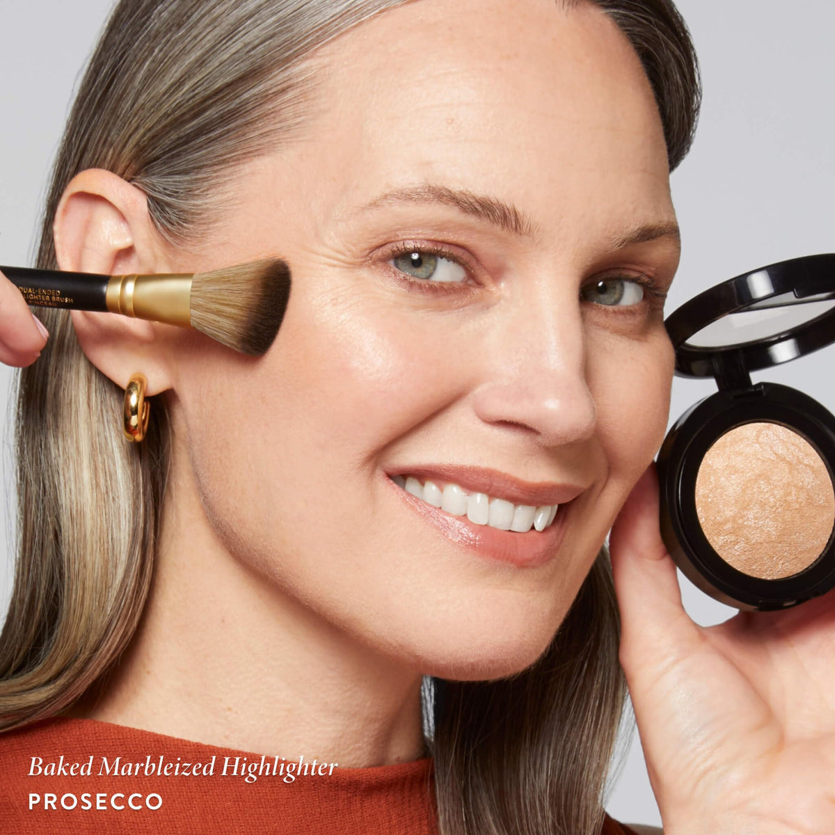 LAURA GELLER NEW YORK close-up of powder texture highlighting creamy blend benefit
