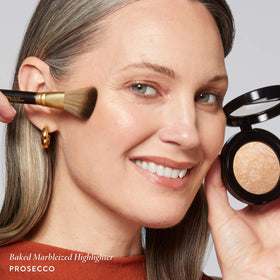 LAURA GELLER NEW YORK close-up of powder texture highlighting creamy blend benefit