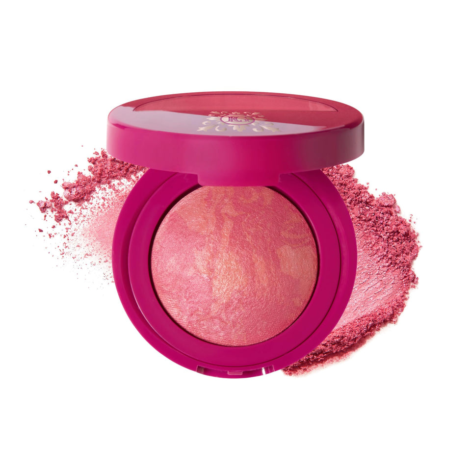 LAURA GELLER close-up of Skyline Sunset pan showing silky baked finish and blendability