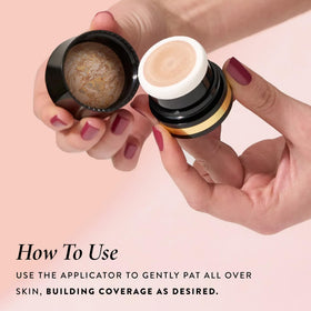 LAURA GELLER NEW YORK sponge applicator image demonstrating easy on-the-go application