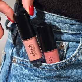 LAURA GELLER NEW YORK ingredient detail label emphasizing nourishing oils for lip care