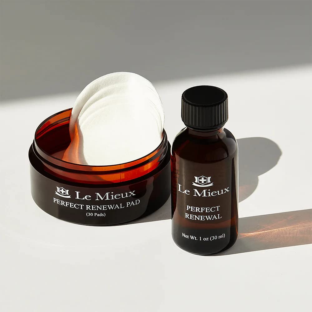 Le Mieux pad close-up texture illustrating saturated mandelic solution for gentle exfoliation