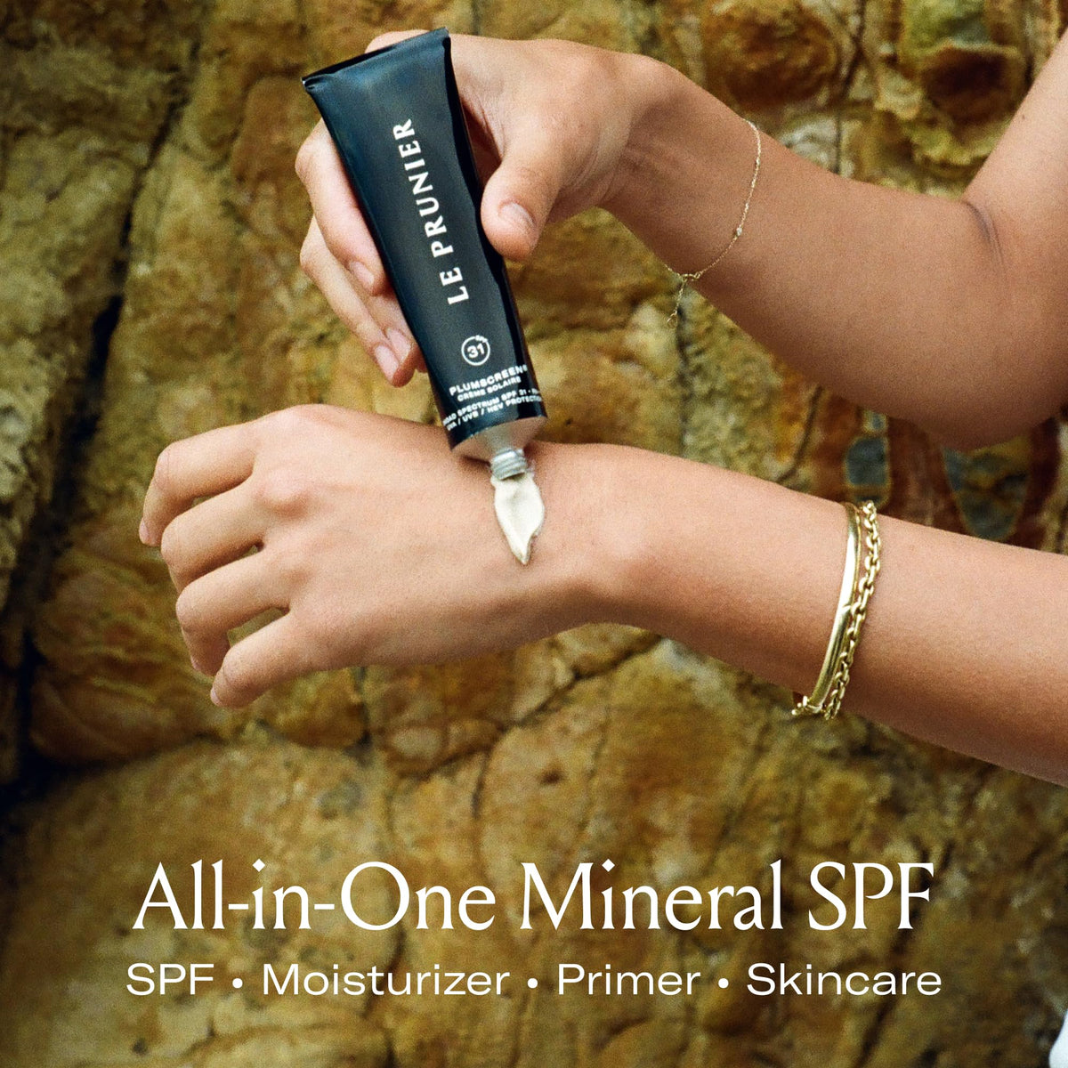 Le Prunier in a handbag lifestyle shot for daily on-the-go protection