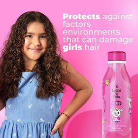 Leche Pal Pelo cream being applied to a child's hair by hand for quick detangling