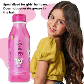 Leche Pal Pelo child with styled hair outdoors showing frizz control and natural bounce