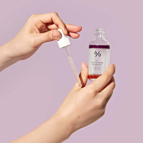 leegeehaam Dr.Ceuracle applying serum on hand, shows smooth finish and easy layering benefit