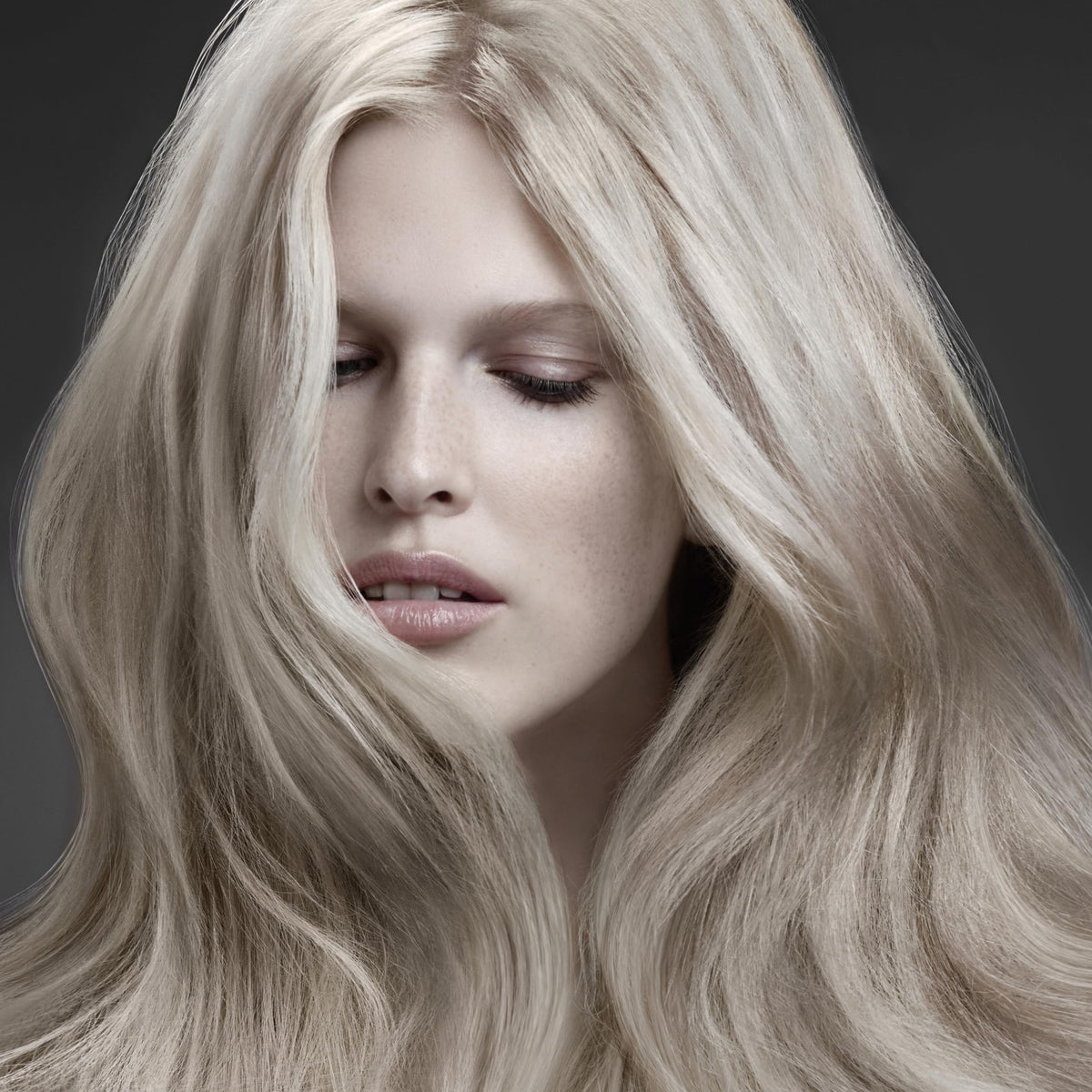Leonor Greyl shampoo lather on hair demonstrating gentle cleansing benefit