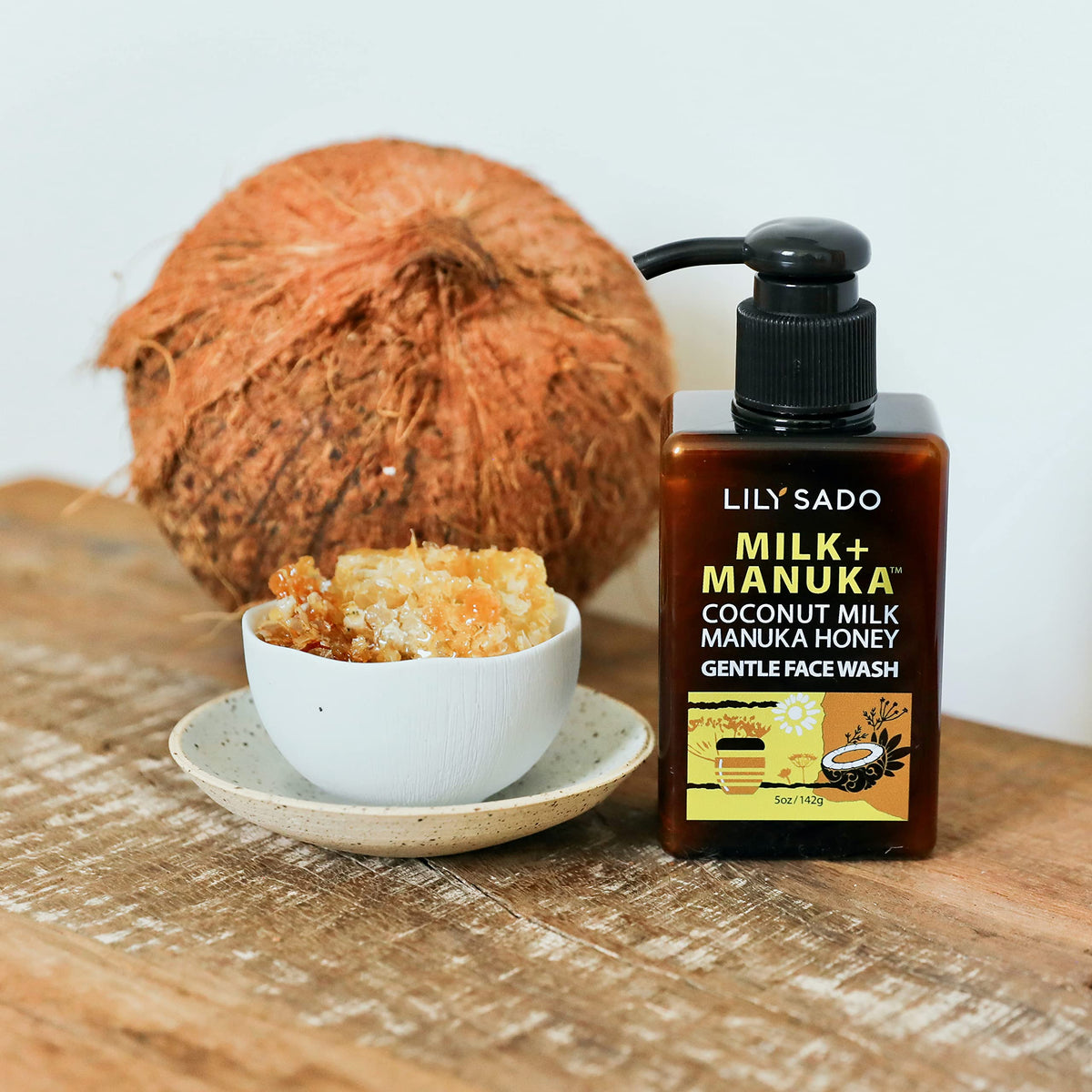 LILY SADO coconut milk ingredient image conveying moisturizing and softening effect