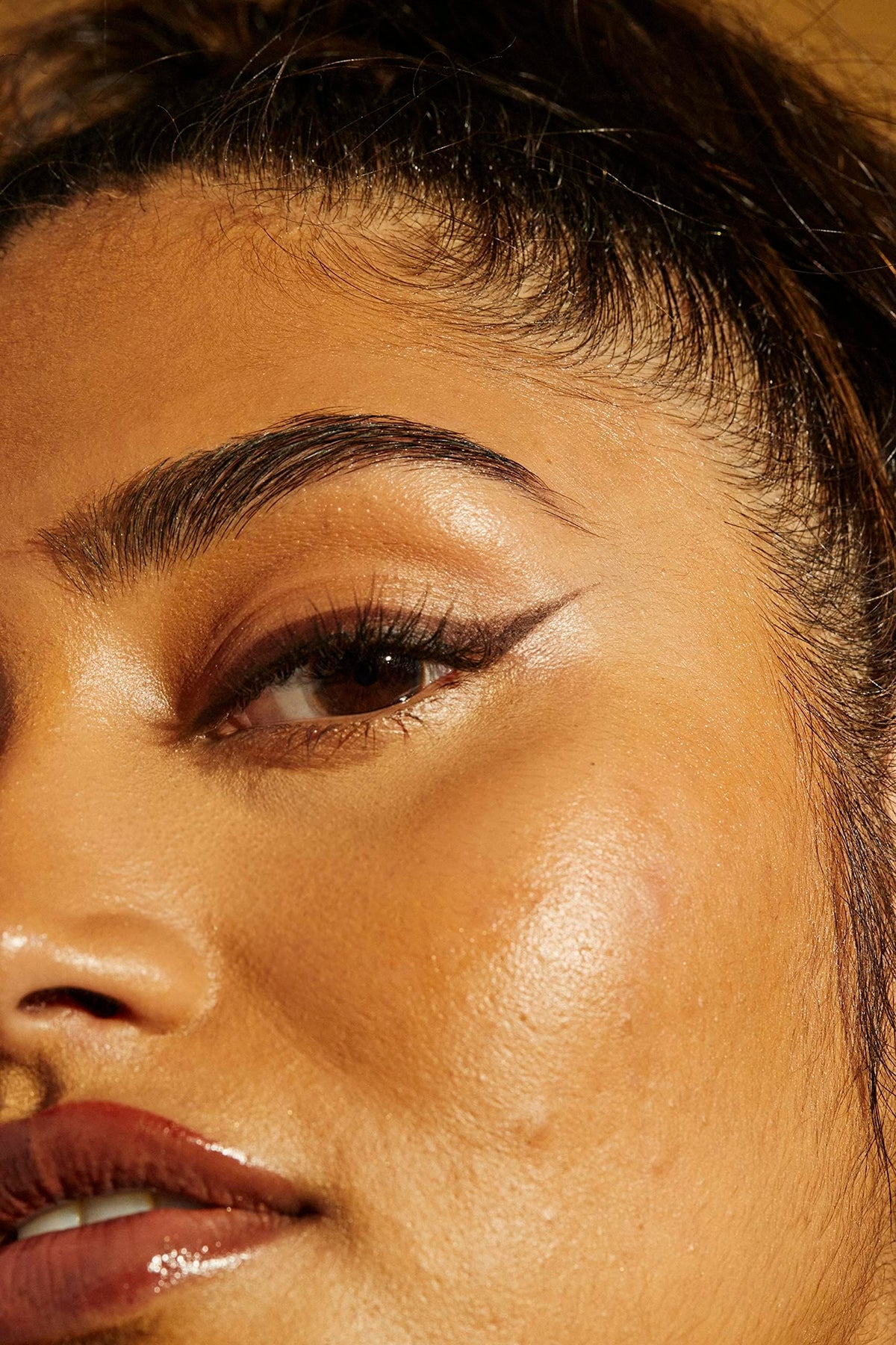 Live Tinted Hueliner before and after eye comparison showing smudge-free definition