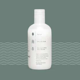 LivSo shampoo texture closeup showing creamy lather for gentle hydration