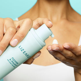 Liz Earle cotton cloth close-up, soft weave for gentle exfoliation