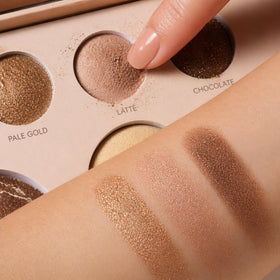 llasido highlighter close-up revealing creamy baked texture and luminous finish
