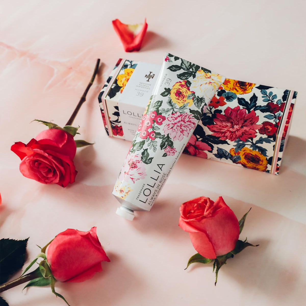 LOLLIA sliding-drawer gift box open with tube, beautiful presentation benefit