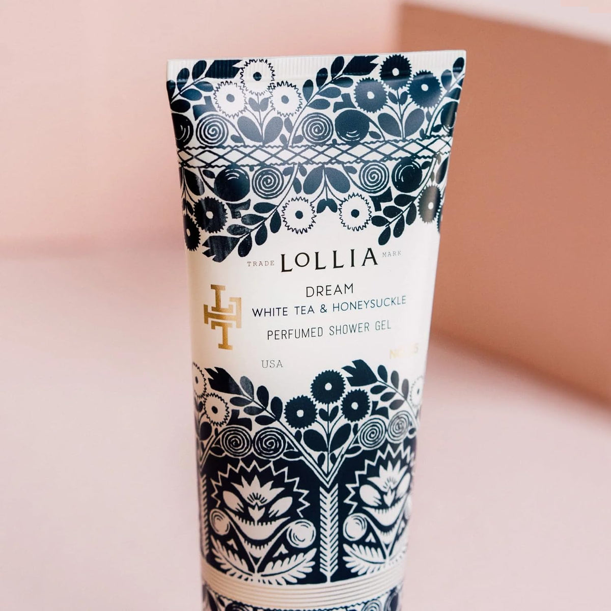 LOLLIA ingredient close-up of shea butter and jojoba oil showing nourishing formulation