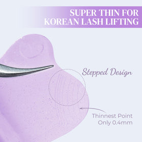 Lomansa pads arranged with lash lotion for a clean application setup