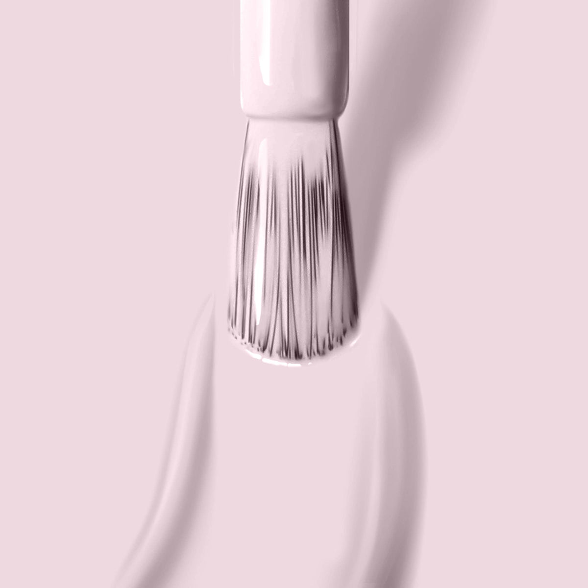 LONDONTOWN brush detail demonstrating smooth application and full-coverage benefit