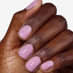 LONDONTOWN application on fingertips demonstrating quick five-minute mani benefit
