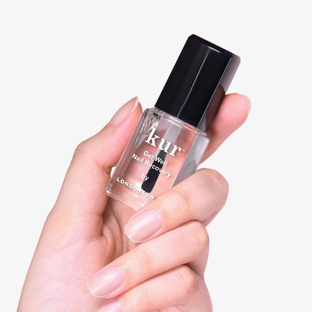 LONDONTOWN treatment applied on hand showing visibly healthier nails