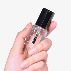 LONDONTOWN treatment applied on hand showing visibly healthier nails