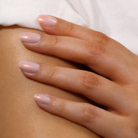 LONDONTOWN ingredients close-up featuring Florium Complex and biotin benefits