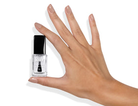 LONDONTOWN kur Duplex brush and glossy texture highlighting smooth application