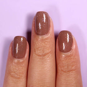 LONDONTOWN kur Top Coat applied on nails in lifestyle scene adding dimension benefit
