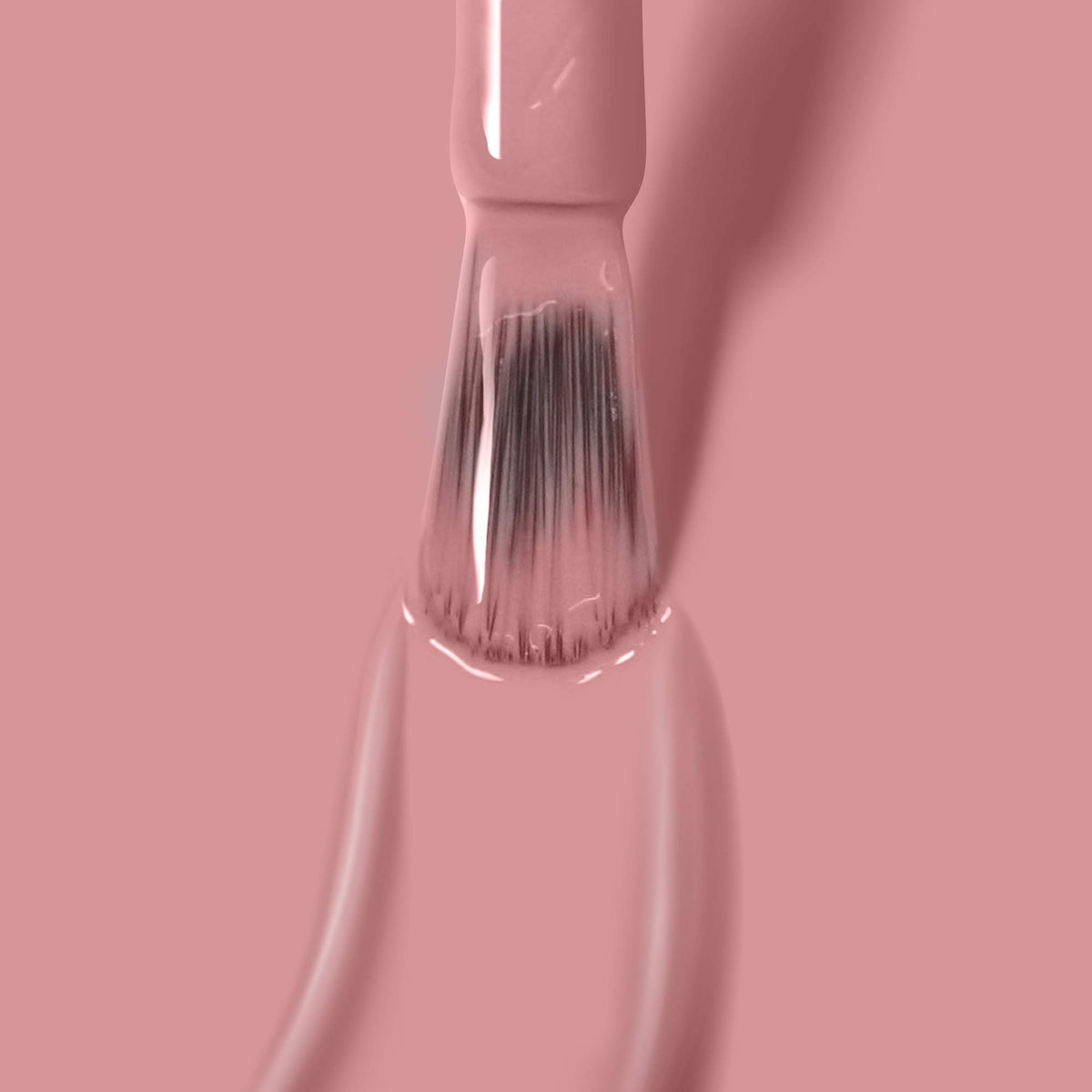 LONDONTOWN brush demonstrating smooth stroke for precise, streak-free application