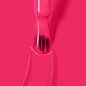 LONDONTOWN pro-contour brush applying smooth lacquer for precise application