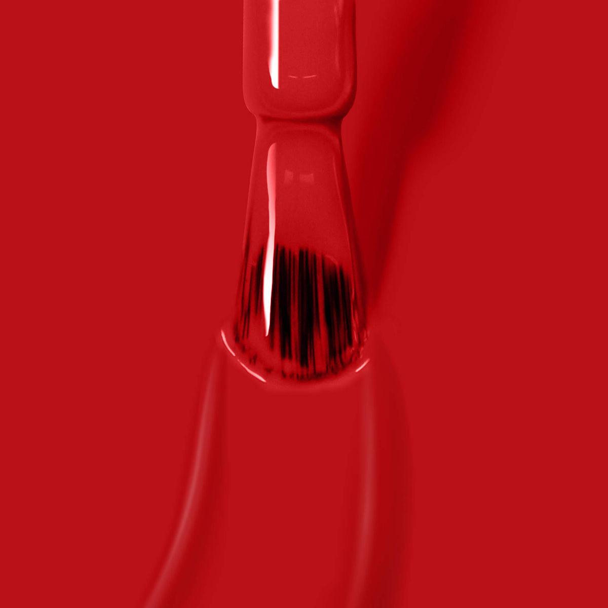 LONDONTOWN brush pulling smooth lacquer stroke demonstrating streak-free application benefit