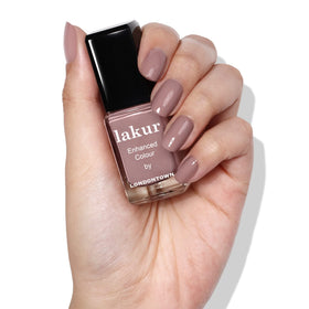 LONDONTOWN brush stroke of Chai revealing smooth self-leveling finish benefit: streak-free coverage