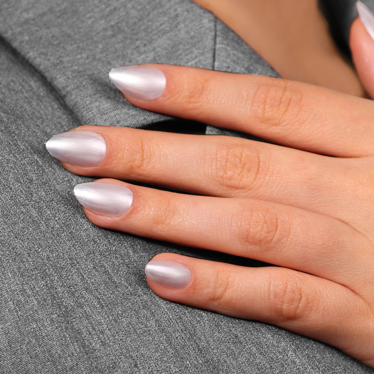 LONDONTOWN lakur color swatches displaying white gray black shades for versatile style