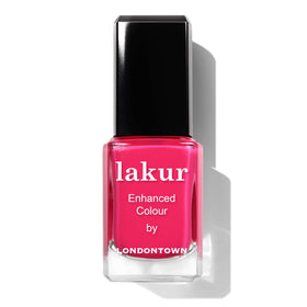 LONDONTOWN manicure on model highlighting runway-inspired color and polished look