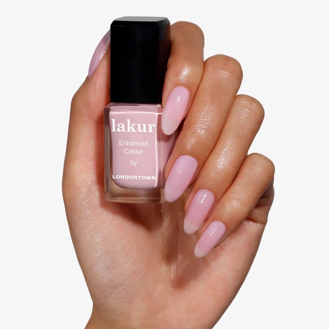 LONDONTOWN Magnolia Haze swatch on wheel illustrating rich, even pigmentation
