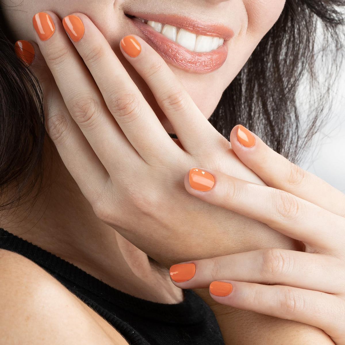 LONDONTOWN Lakur Paloma with botanical oils and extracts illustrating nourishing ingredients for stronger nails